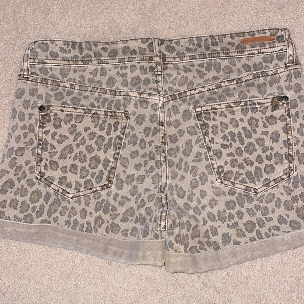 Anthropologie Pilcro Hyphen Leopard Jean Shorts Animal Print High Rise - Picture 4 of 6